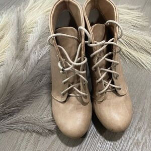 Women's Tan Lace-Up Ankle Boots